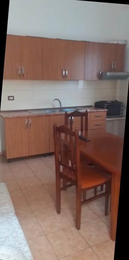 Tirane, jepet me qera apartament 1+1+BLK Kati 2, 380 m² 27.000 Leke (JORDAN MISJA)