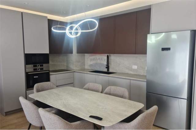 Tirane, jepet me qera apartament 2+1+A+BLK Kati 3, 110 m² 800 Euro (Rr. Qemal Stafa)
