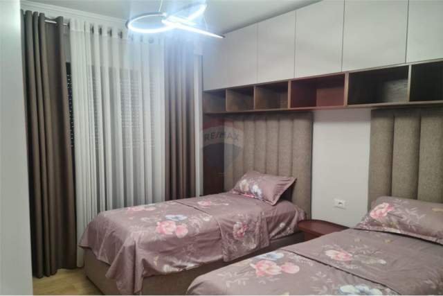 Tirane, jepet me qera apartament 2+1+A+BLK Kati 3, 110 m² 800 Euro (Rr. Qemal Stafa)