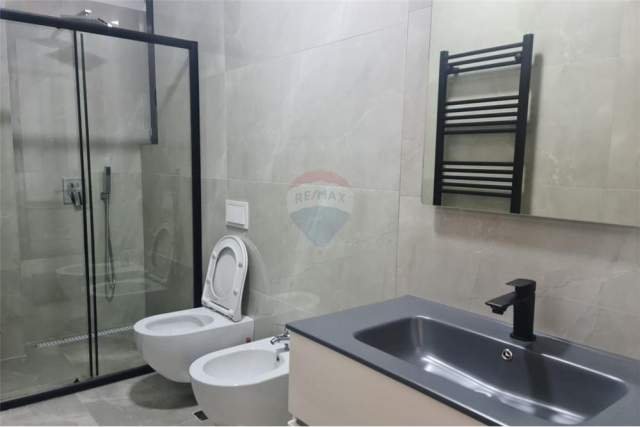 Tirane, jepet me qera apartament 2+1+A+BLK Kati 3, 110 m² 800 Euro (Rr. Qemal Stafa)