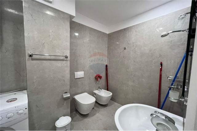 Tirane, jepet me qera apartament 2+1+BLK Kati 5, 105 m² 800  (Liqeni i Thate)