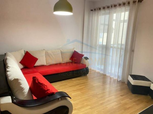 Tirane, jepet me qera apartament 1+1 Kati 4, 70 m² 400 Euro (kodra diellit)