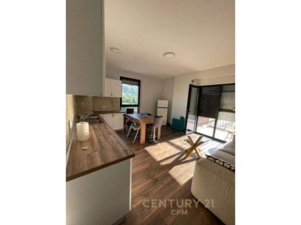 Tirane, jepet me qera apartament 1+1+BLK Kati 6, 70 m² 600 Euro (komuna e parisit)
