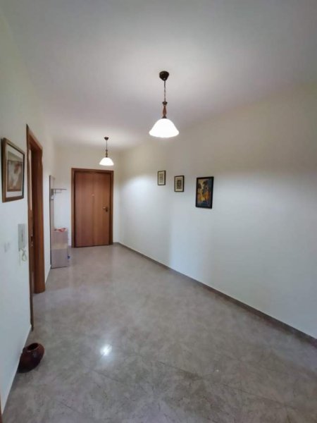 Tirane, jepet me qera apartament Kati 4, 95 m² 550 Euro (Mihal Duri)