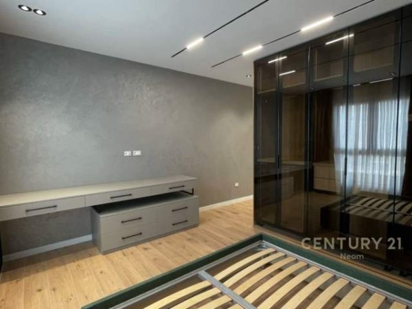Jepet me qera apartament 1.100 Euro (liqeni i thate)