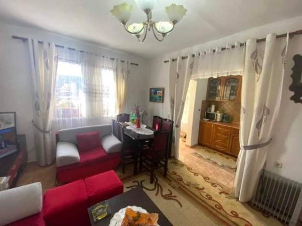 Tirane, shitet apartament 1+1+BLK Kati 5, 60 m² 57.000 Euro (Pallati me shigjeta)