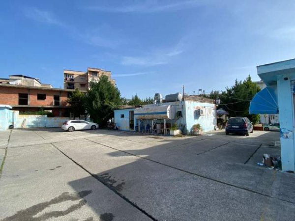 Elbasan, jepet me qera ambient biznesi 1.765 m² 1.500 Euro