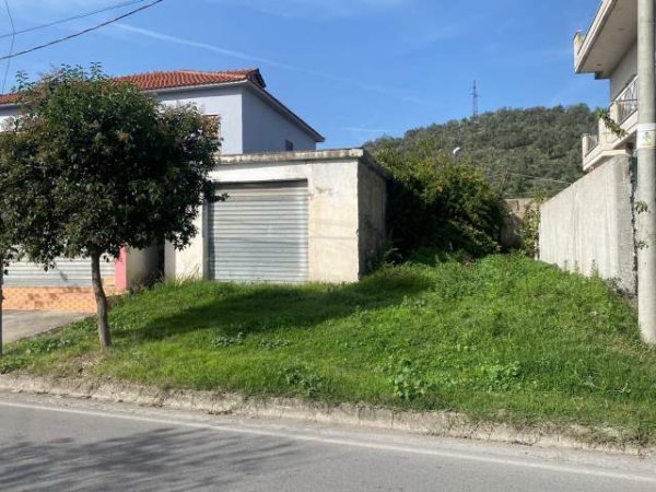 Elbasan, jepet me qera ambient biznesi 1.765 m² 1.500 Euro