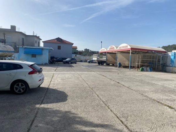 Elbasan, jepet me qera ambient biznesi 1.765 m² 1.500 Euro