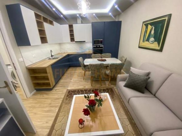 Tirane, jepet me qera apartament 1+1+BLK Kati 9, 76 m² 550 Euro (Selvia)
