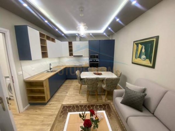 Tirane, jepet me qera apartament 1+1+BLK Kati 9, 76 m² 550 Euro (Selvia)