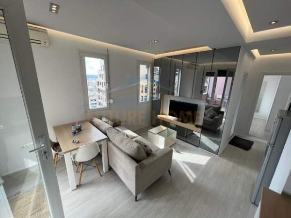 Tirane, jepet me qera apartament 1+1 Kati 11, 50 m² 600 Euro (Barrikada)