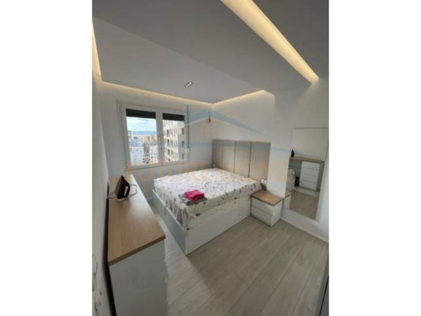 Tirane, jepet me qera apartament 1+1 Kati 11, 50 m² 600 Euro (Barrikada)