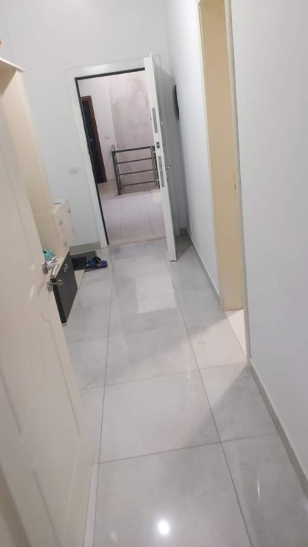 Tirane, jepet me qera apartament 2+1+BLK Kati 7, 85 m² 300 Euro (Casa Italia)