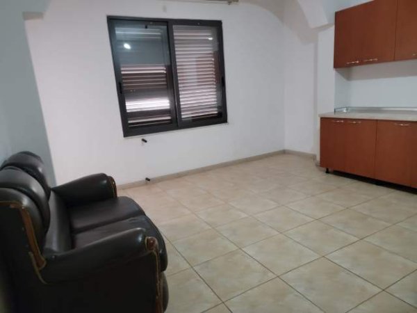 Tirane, jepet me qera Vile 2+1 Kati 1, 90 m² 35.000 Leke (rruga 5 Maj)
