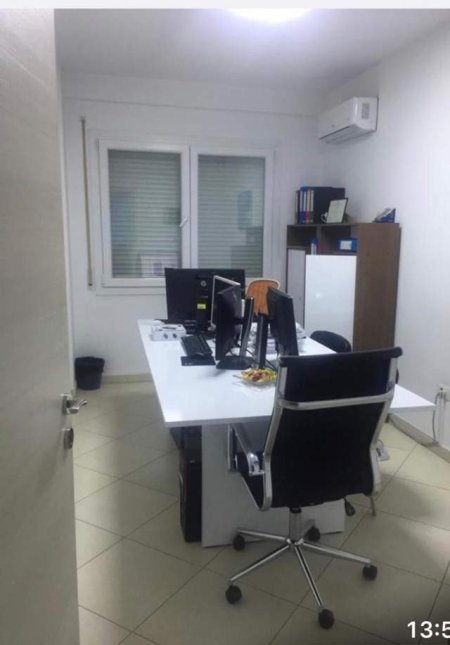 Tirane, jepet me qera ambjent biznesi Kati 2, 70 m² 500 Euro (Ringu)