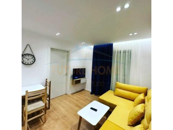 Tirane, jepet me qera apartament 1+1 Kati 5, 35 m² 450 Euro (Rruga Fortuzi)