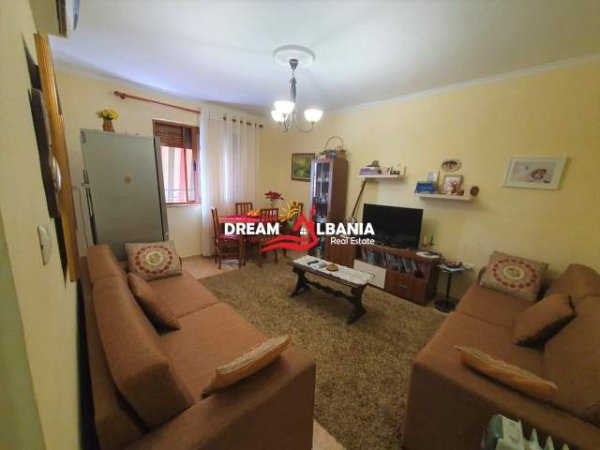 Tirane, shitet apartament 2+1 Kati 5, 58 m² 55.000 Euro (Rruga e Dibres, prane Fakultetit te Mjekesise)