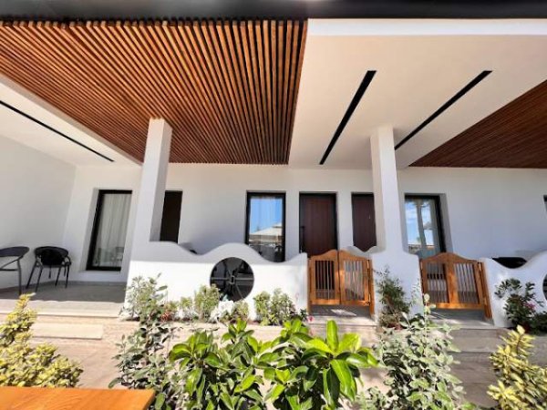 Durres, jepet me qera hotel Kati 0, 700 m² 70.000 Euro (Shkembi i Kavajes)