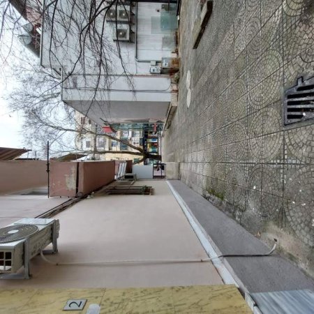 Tirane, jap me qera zyre Kati 0, 14 m² 30.000 Leke (Myslym Shyri)