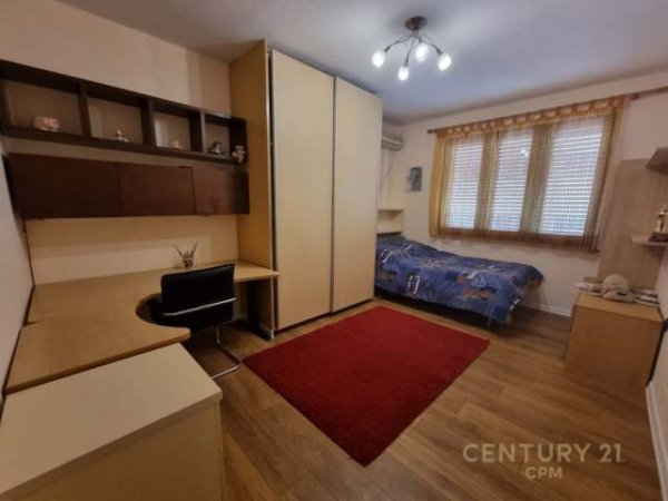 Tirane, jepet me qera apartament 3+1+A+BLK Kati 2, 160 m² 1.000 Euro (Bulevardi Zogu i Pare)
