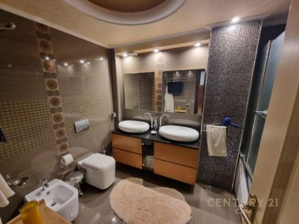 Tirane, jepet me qera apartament 3+1+A+BLK Kati 2, 160 m² 1.000 Euro (Bulevardi Zogu i Pare)