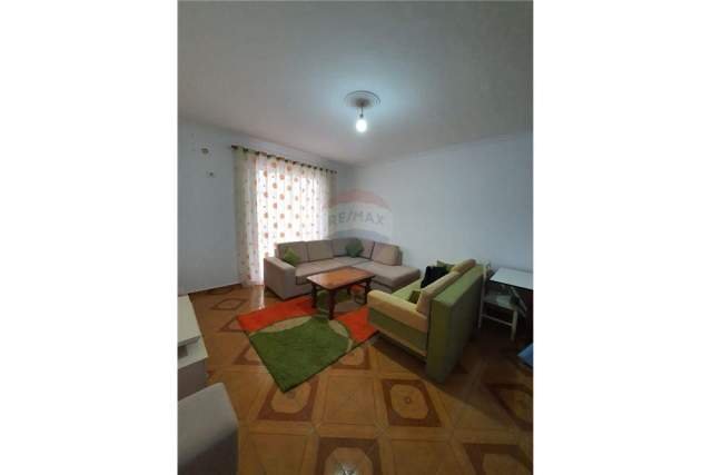 Tirane, jepet me qera apartament 2+1+BLK Kati 3, 107 m² 350 Euro (Komuna e Parisit)