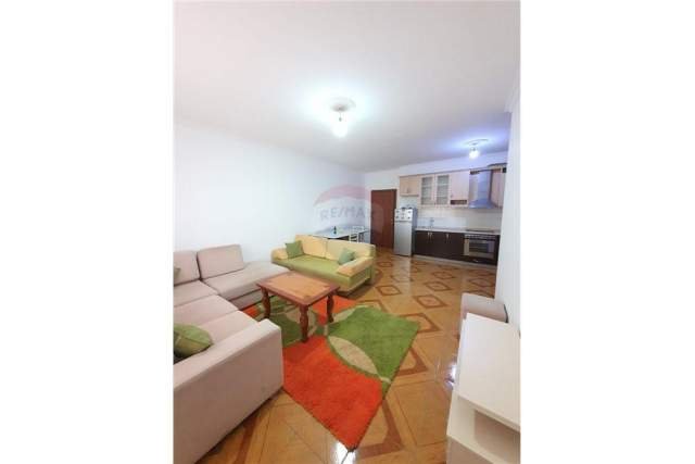 Tirane, jepet me qera apartament 2+1+BLK Kati 3, 107 m² 350 Euro (Komuna e Parisit)