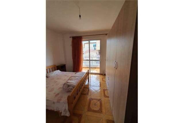 Tirane, jepet me qera apartament 2+1+BLK Kati 3, 107 m² 350 Euro (Komuna e Parisit)