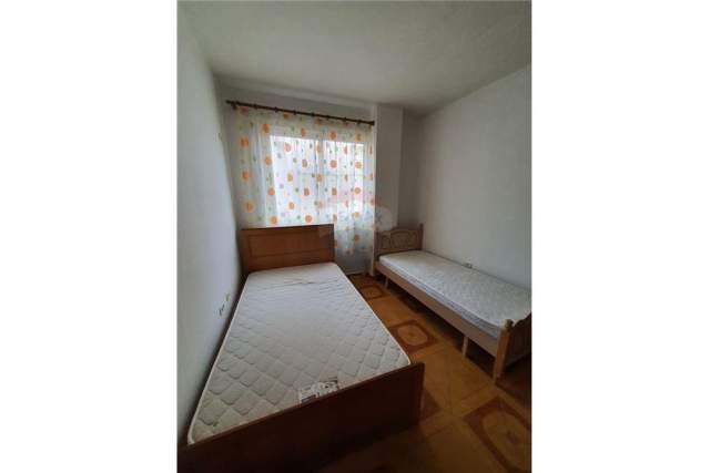 Tirane, jepet me qera apartament 2+1+BLK Kati 3, 107 m² 350 Euro (Komuna e Parisit)