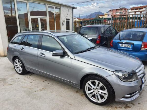 Tirane, shes makine karavan Mercedes-Benz Viti 2013, 10.600 Euro
