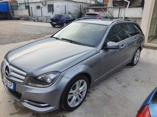 Tirane, shes makine karavan Mercedes-Benz Viti 2013, 10.600 Euro
