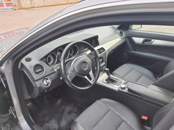 Tirane, shes makine karavan Mercedes-Benz Viti 2013, 10.600 Euro