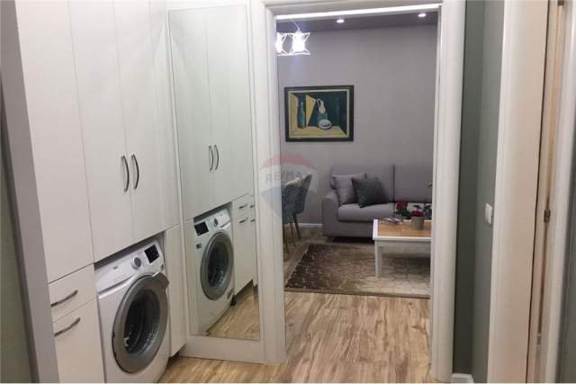 Tirane, jepet me qera apartament 1+1 Kati 9, 76 m² 550 Euro (Rruga e Dibres)