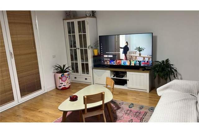 Tirane, jepet me qera Vile 4+1+A+BLK Kati 2, 267 m² 1.300 Euro (Rruga e Elbasanit)