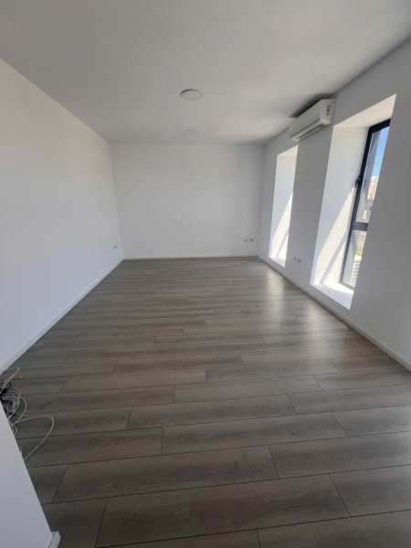 Tirane, shitet magazine Kati 0, 1.000 m² 650.000 € (Autostrada Tirane-Durres)