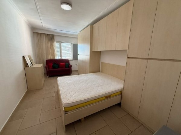 Tirane, jepet me qera apartament 2+1 , 650 € (Sheshi Willson!)