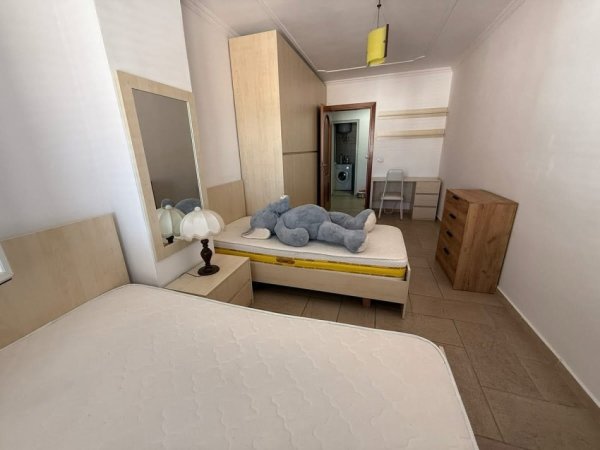 Tirane, jepet me qera apartament 2+1 , 650 € (Sheshi Willson!)