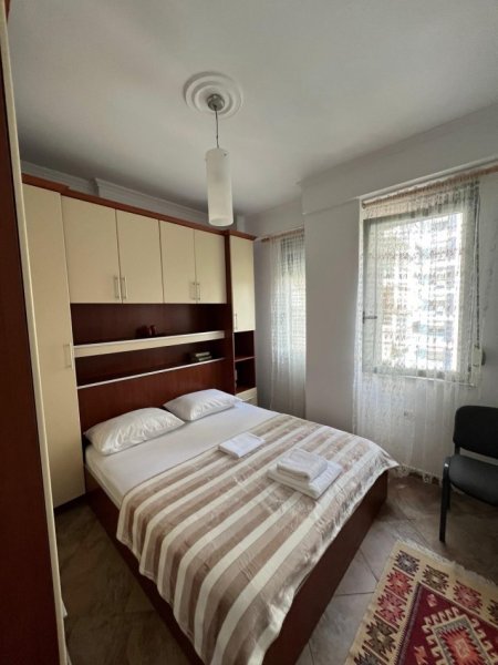 Tirane, jepet me qera apartament 2+1+Ballkon Kati 3, 70 m² 600 € 
