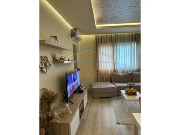 Tirane, jepet me qera apartament 1+1 Kati 3, 70 m² 550 € (Ali Demi)