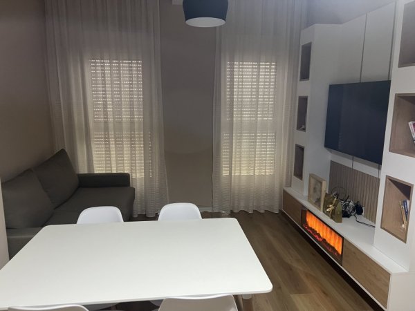 Tirane, jepet me qera apartament 1+1 Kati 6, 50 m² 400 € (Pasho Hysa)