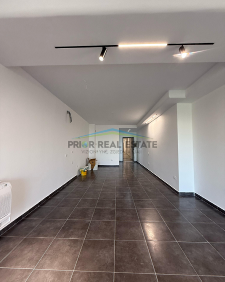 Tirane, shitet apartament 3+1+Ballkon Kati 2, 147 m² 286.000 € (Liqeni i Thate)