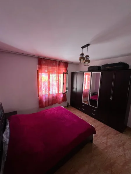 Tirane, jepet me qera apartament 1+1+Ballkon Kati 2, 70 m² 400 € (rruga Don Bosko)