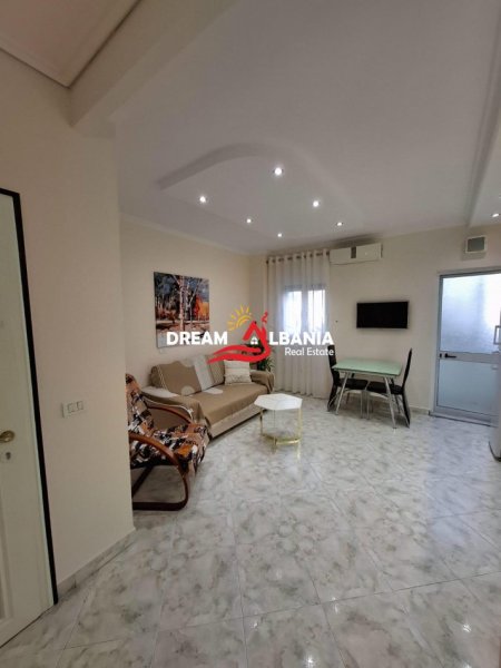 Tirane, jepet me qera apartament 1+1+Ballkon Kati 3, 550 € (Ne zonen e Komunes se Parisit, prane Kristal Center, ID 42111371)