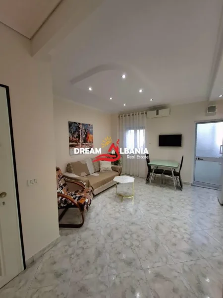 Tirane, jepet me qera apartament 1+1+Ballkon Kati 3, 550 € (Ne zonen e Komunes se Parisit, prane Kristal Center, ID 42111371)