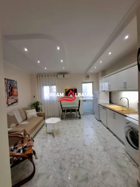 Tirane, jepet me qera apartament 1+1+Ballkon Kati 3, 550 € (Ne zonen e Komunes se Parisit, prane Kristal Center, ID 42111371)