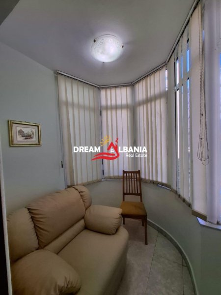 Tirane, jepet me qera apartament 1+1+Ballkon Kati 3, 550 € (Ne zonen e Komunes se Parisit, prane Kristal Center, ID 42111371)