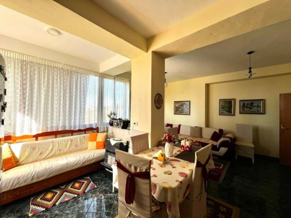 Shitet: 2+1 (📌 Vlore - Narte, afer Rr. Kryesore ) kati 2 - i Mobiluar, Kondicioner || 60,000€