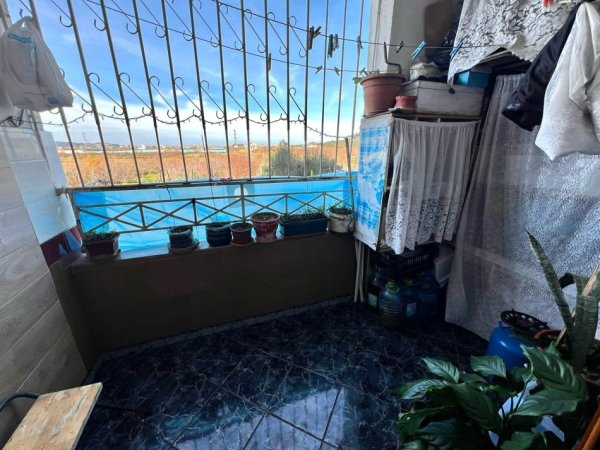 Shitet: 2+1 (📌 Vlore - Narte, afer Rr. Kryesore ) kati 2 - i Mobiluar, Kondicioner || 60,000€