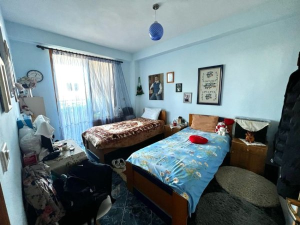 Shitet: 2+1 (📌 Vlore - Narte, afer Rr. Kryesore ) kati 2 - i Mobiluar, Kondicioner || 60,000€